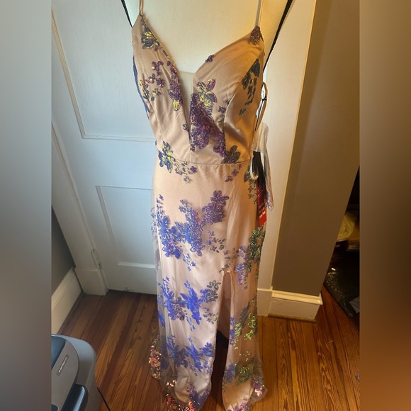 Prom Dress🤍 - Picture 2 of 3